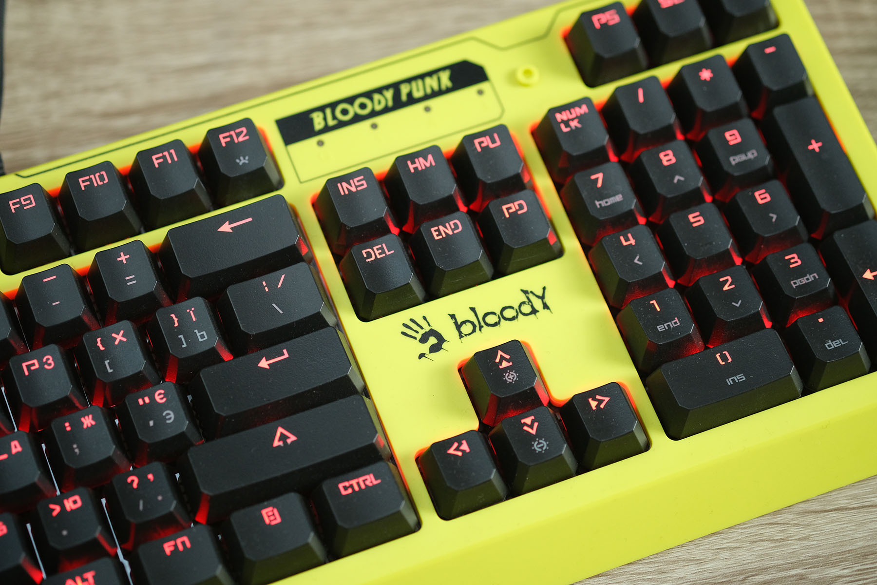 Игровая клавиатура Bloody B810RC (Punk Yellow)