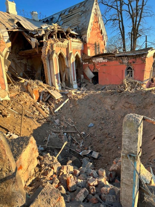 Як виглядає зруйнована бібліотека в Чернігові